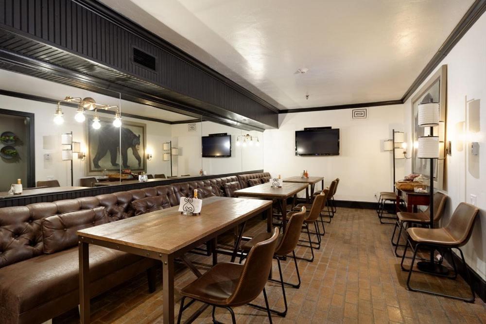 Independence Square 304, Stylish Hotel Room With Downtown Views & Great Location Aspen Exterior photo