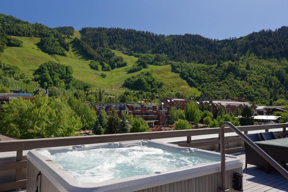 Independence Square 304, Stylish Hotel Room With Downtown Views & Great Location Aspen Exterior photo