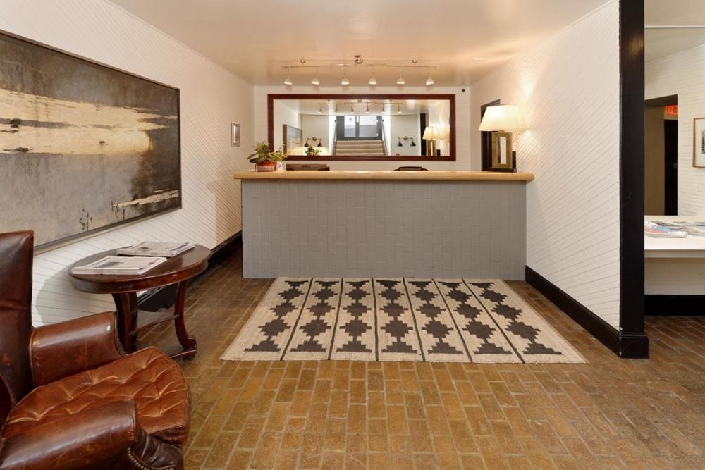 Independence Square 304, Stylish Hotel Room With Downtown Views & Great Location Aspen Exterior photo